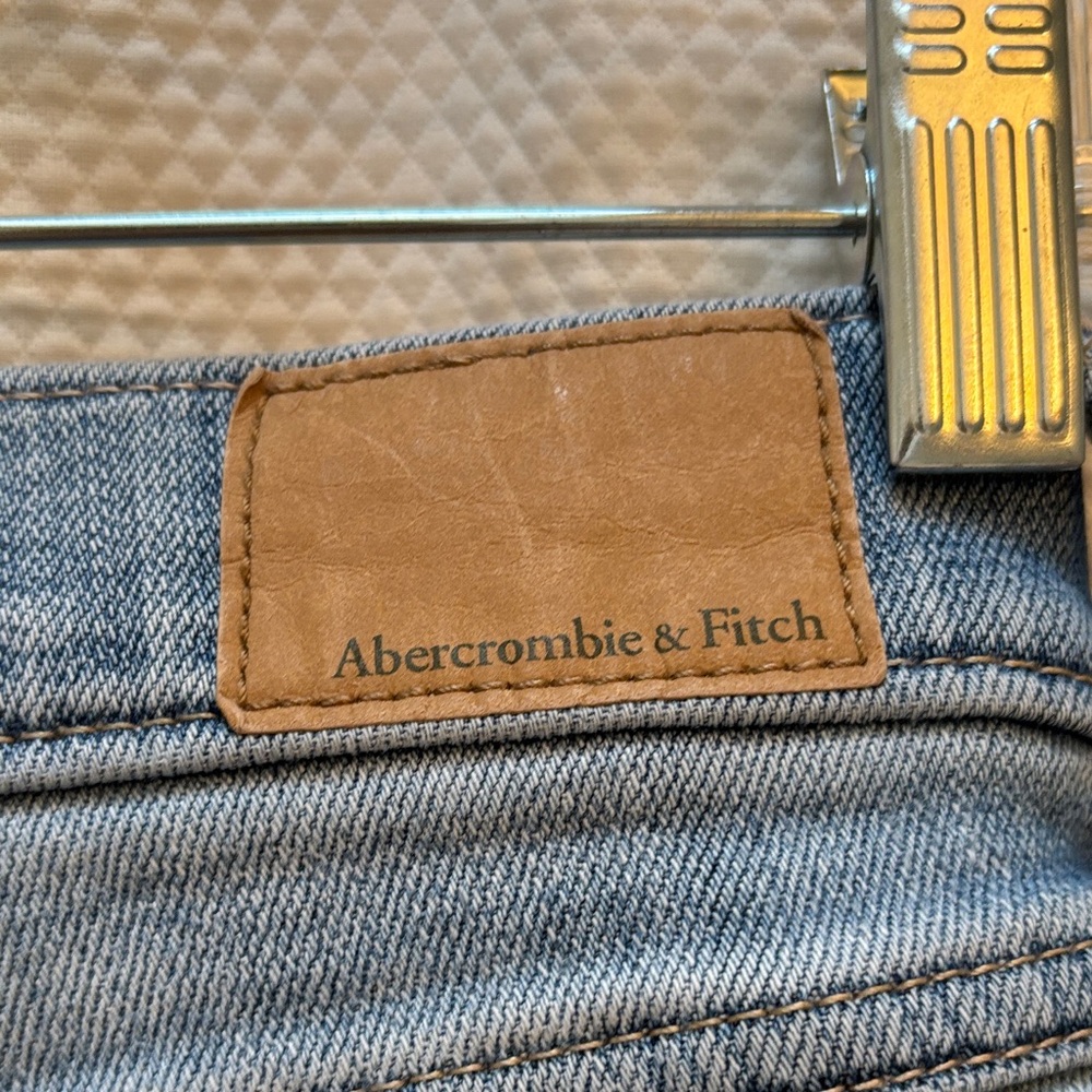 Abercrombie & Fitch Denim Low Rise Shorts - Picture 5 of 6